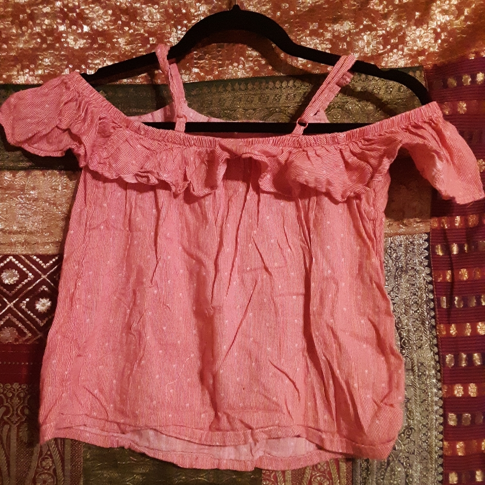 Girls peekaboo shoulder shirt in great used condit